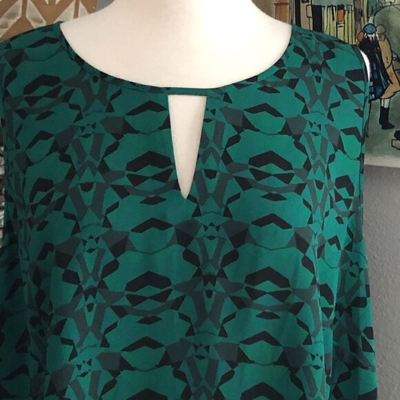 Sejour Sleeveless Flowing Blouse - Picture 8 of 9